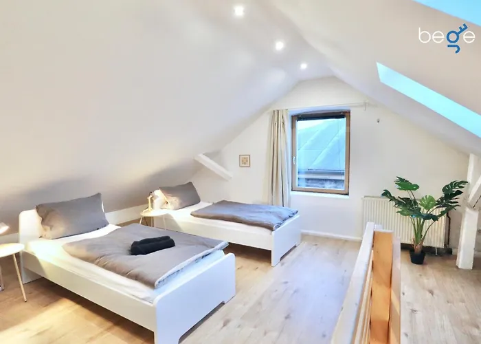 Bege Deskside Lejlighed